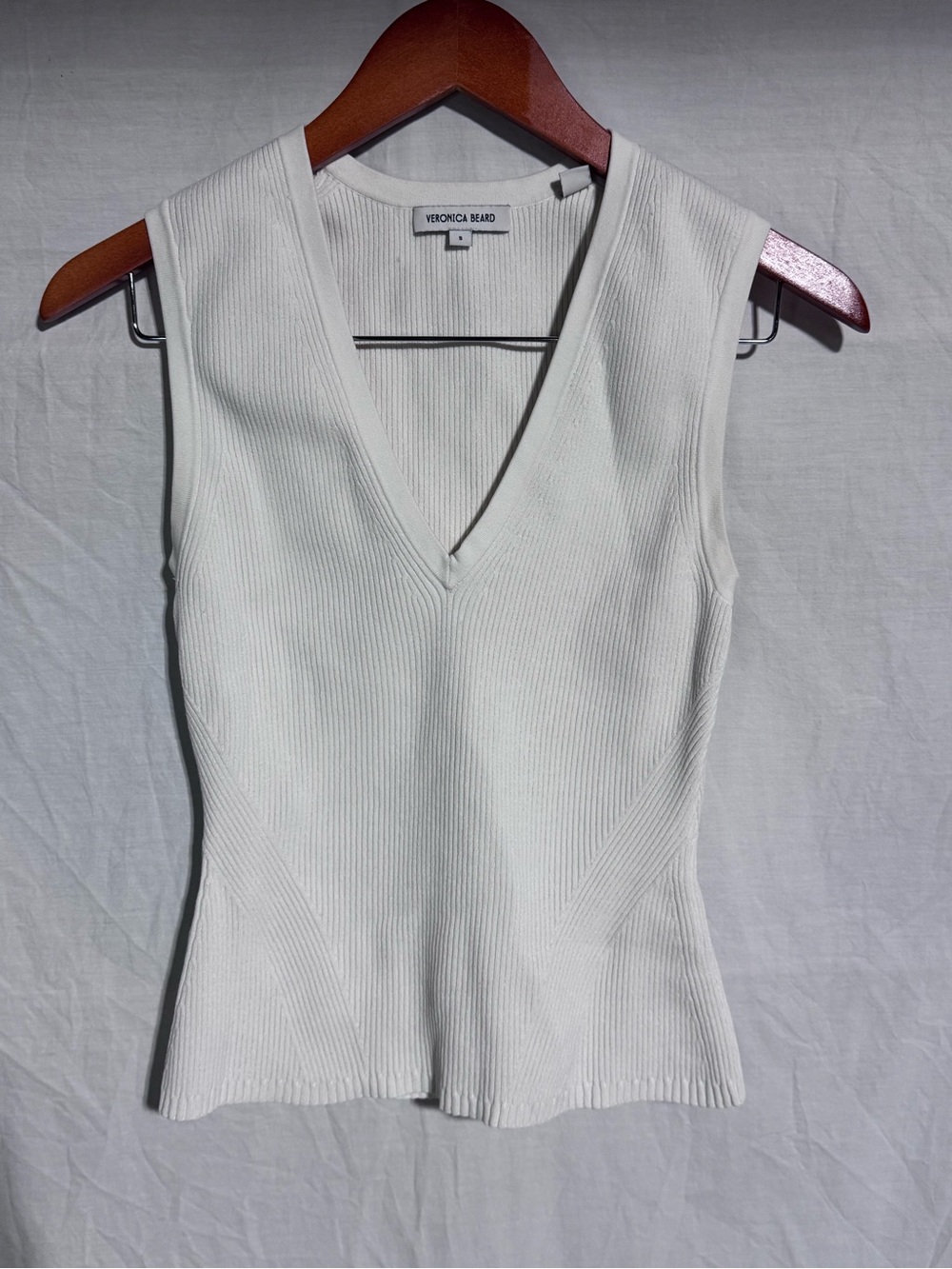 Veronica Beard White Ribbed V-Neck Sleeveless Knit Top